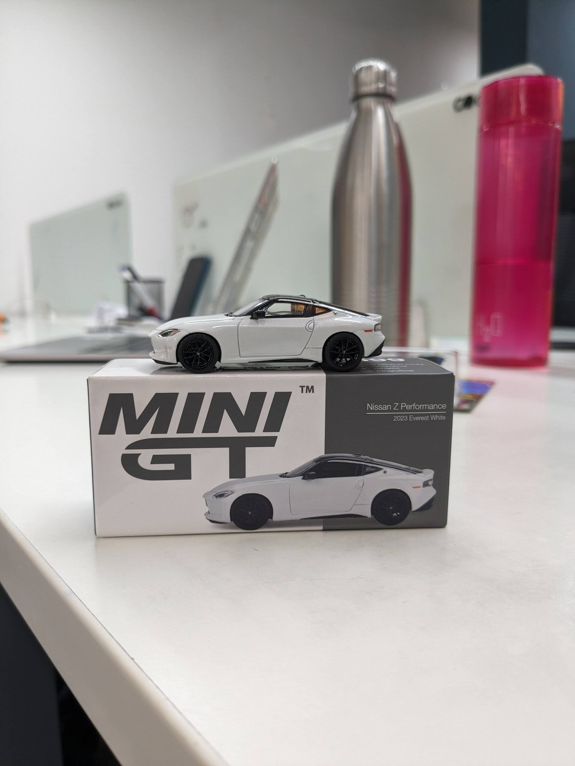 Mini GT Nissan Z Performance 2023 Everest White 1:64